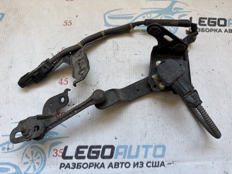 Датчик наклона кузова задний правый Lexus RX350 RX450h 10-15 с тяжкой и проводом