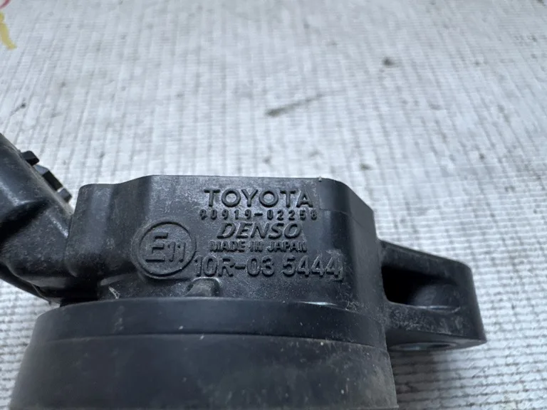 Катушка зажигания Toyota Prius 30 10-15 — фото 2