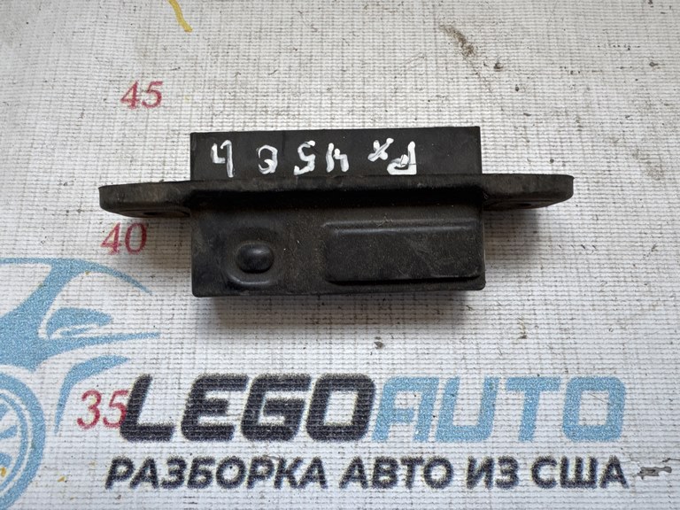 Кнопка открытия багажника наружняя Lexus RX350 RX450h 10-15 keyless