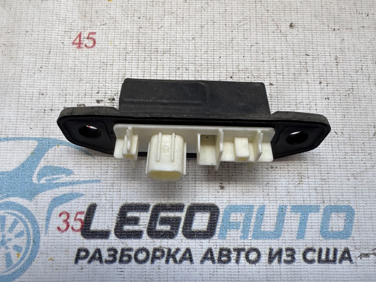 Кнопка открытия двери багажника Toyota Prius 50 16-