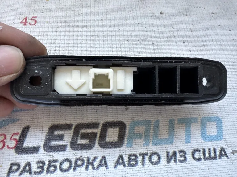 Кнопка открытия двери багажника Toyota Prius V 12- — фото 3