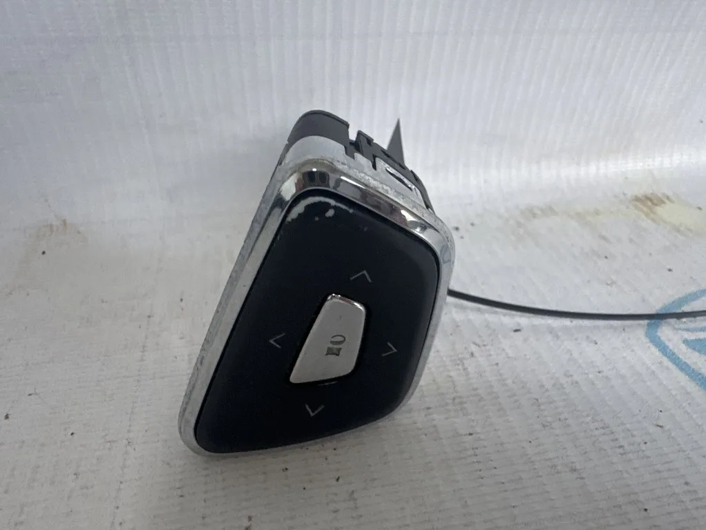 Кнопки управления (на руле) лев верх Lincoln MKZ 13- хром полез хром, потерта — фото 3