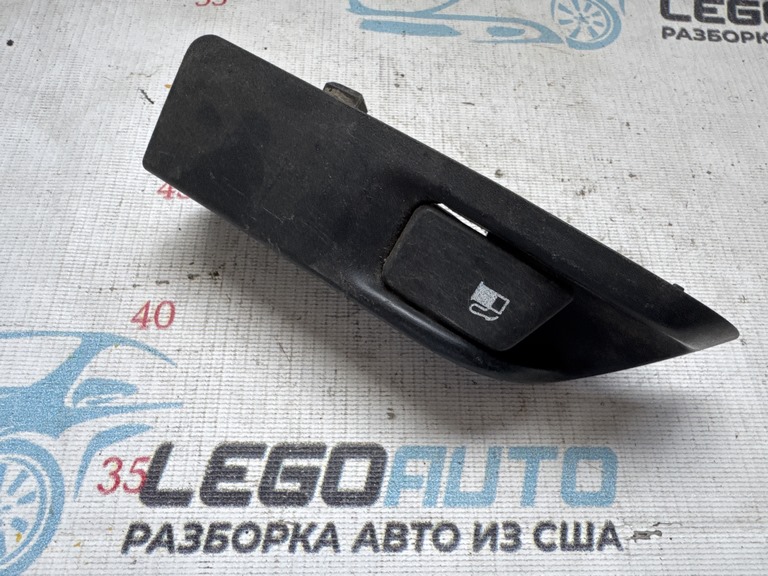 Ручка открывания лючка бензобака Toyota Prius 20 04-08 салонная