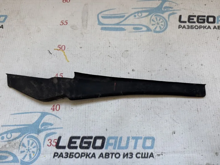 Уплотнитель решетки дворников лев Ford Escape MK4 20- — фото 2