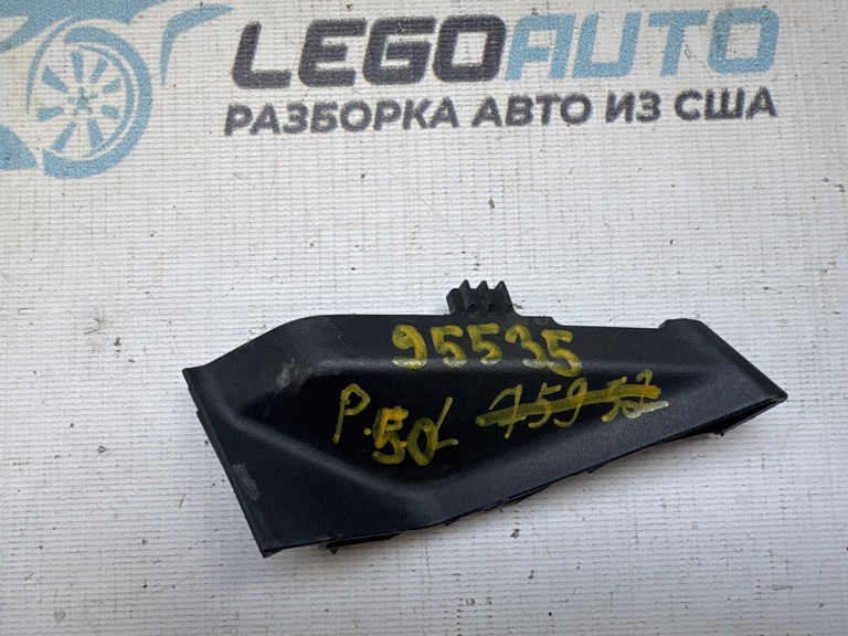 Уплотнитель решетки дворников лев Toyota Prius 50 16-