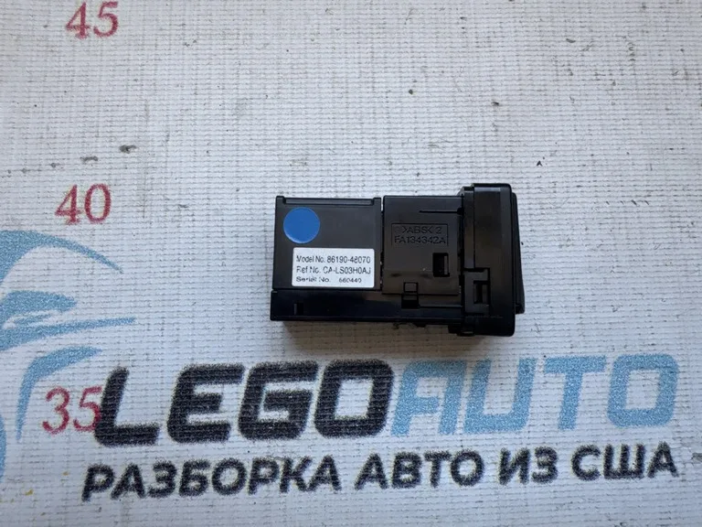 USB Hub, AUX Toyota Prius V 14-17 — фото 2