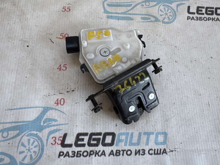 Замок двери багажника Toyota Prius 50 16-